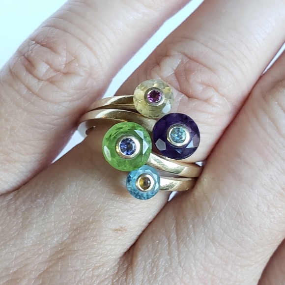 SOLD Unique 14k Gemstone Spinning Circle Ring - Picture 5 of 7
